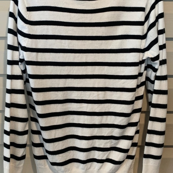 New York and Company Black and White Stripped Sequin Soft V-Neck Sweater Used - Picture 3 of 3